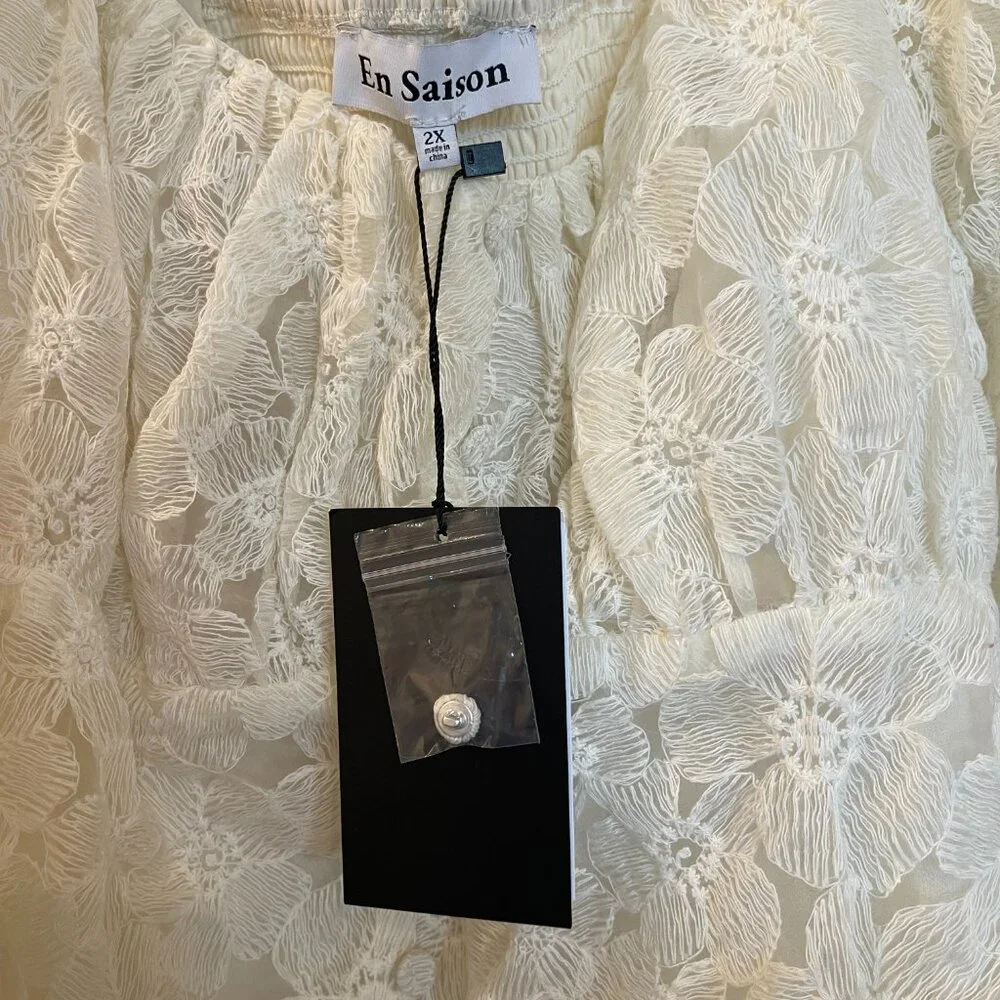 NWT En Saison Floral Lace Crop Long Sleeve Top